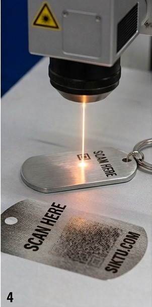 Siktu-QR Metal Keychain - laser engraving process